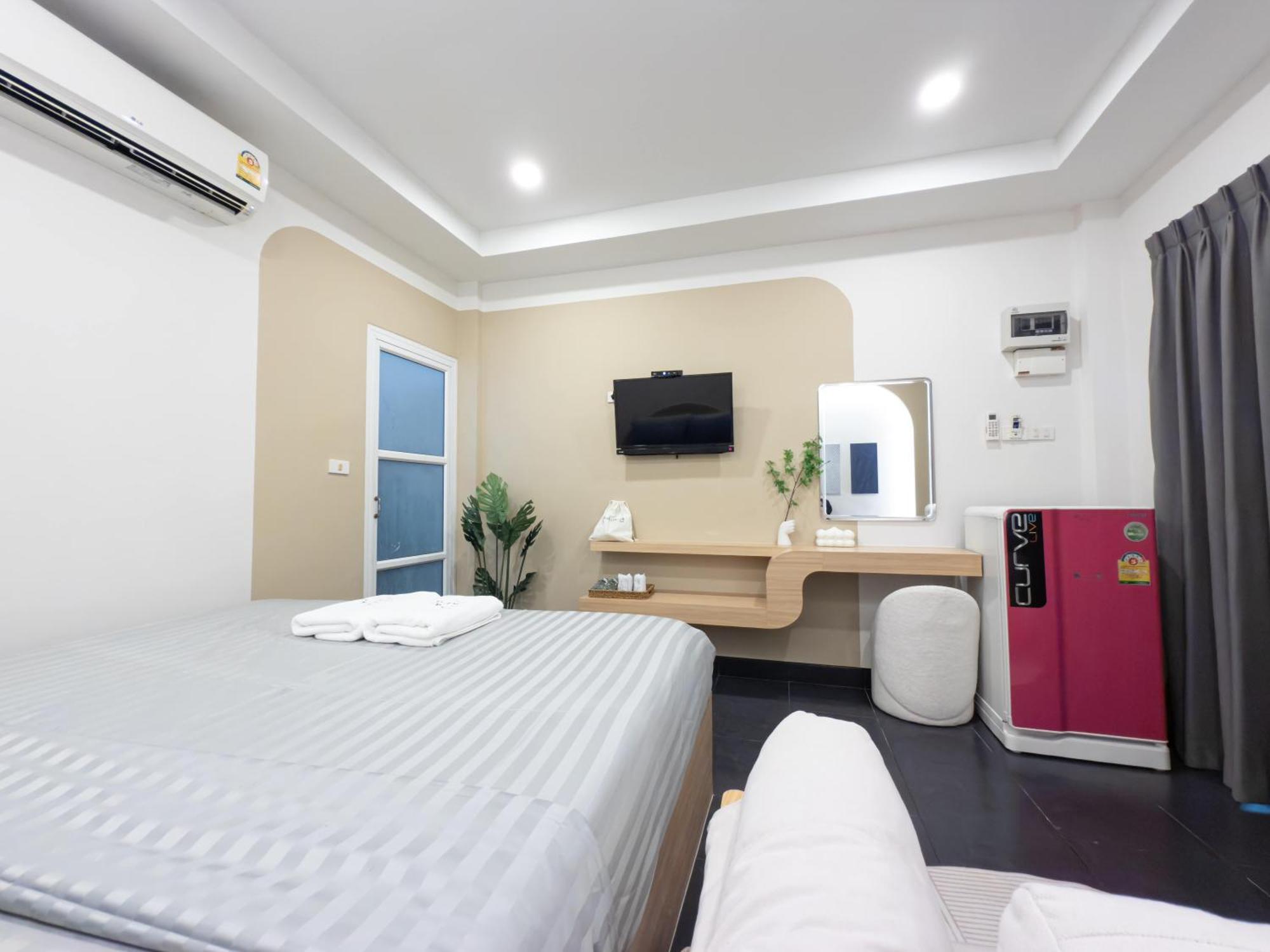 Hotel The Seathru Koh Larn Pattaya Exterior foto