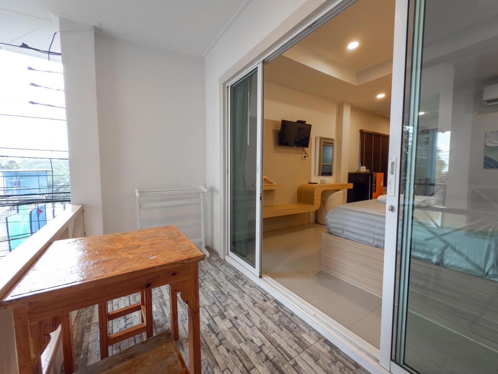 Hotel The Seathru Koh Larn Pattaya Exterior foto